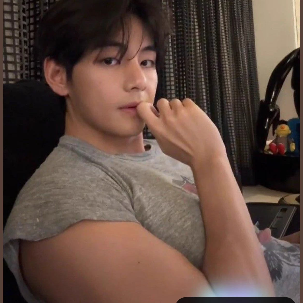 Kim taehyung thumbnail