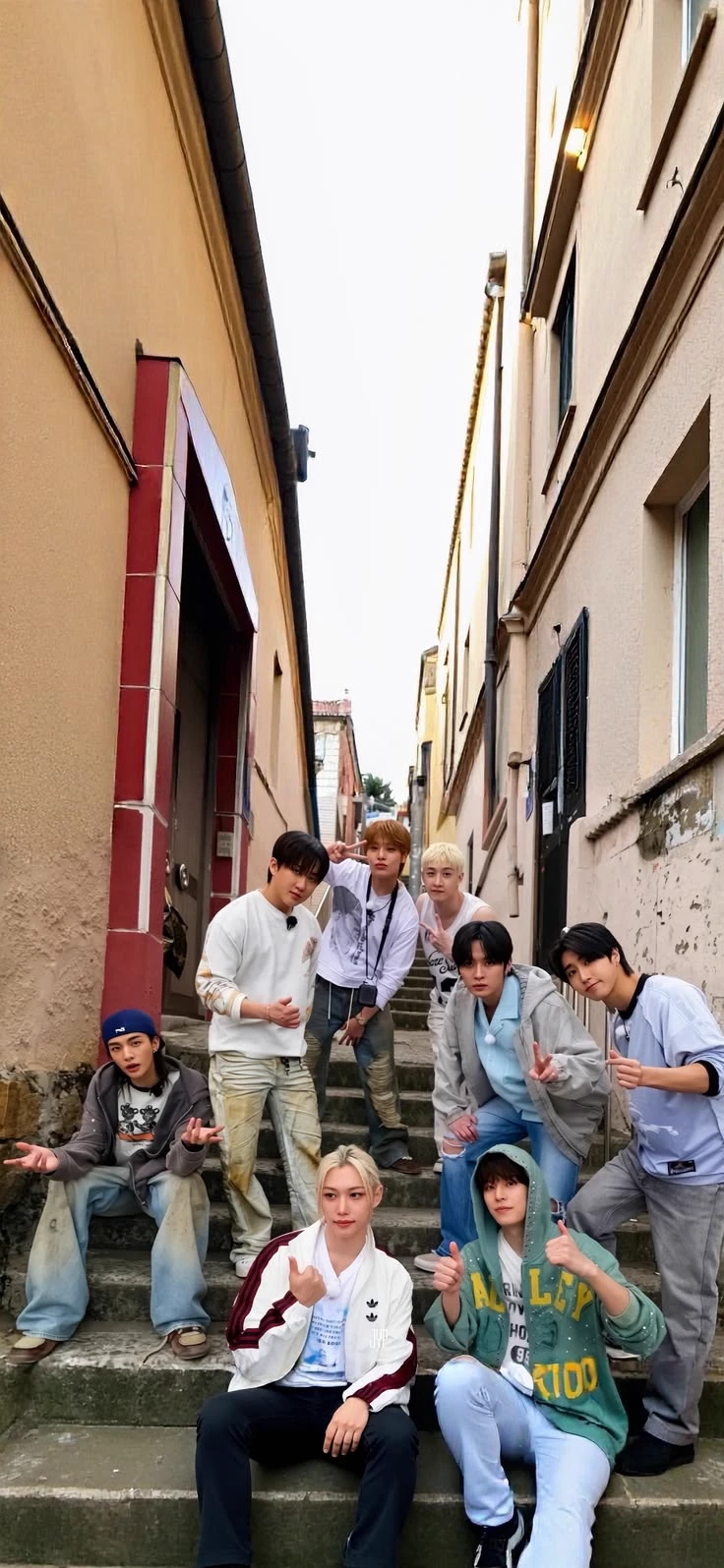 stray kids thumbnail