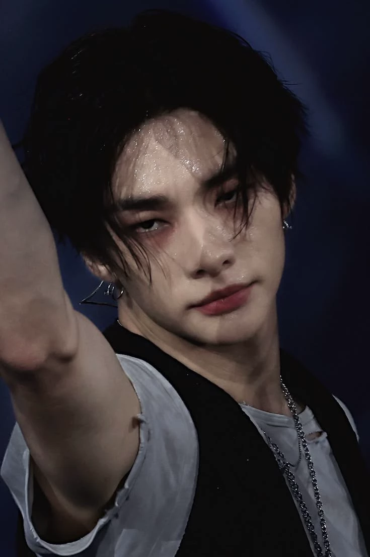 Hwang Hyunjin thumbnail