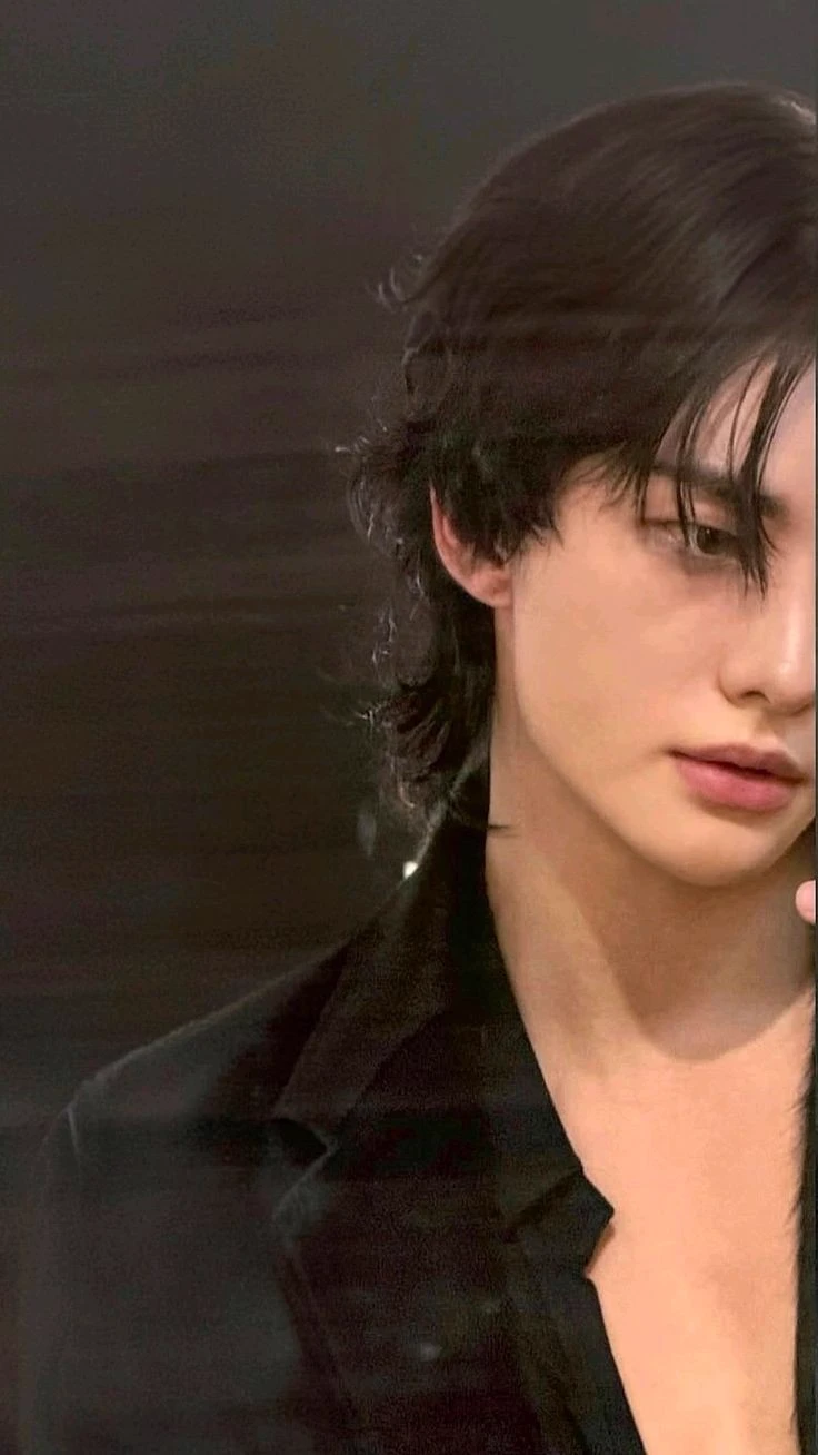 Hwang Hyunjin thumbnail