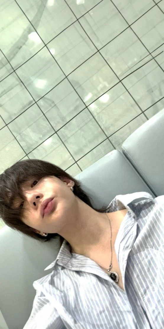 Hwang Hyunjin thumbnail