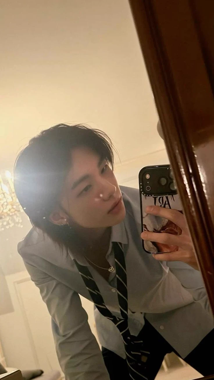 Hyunjin thumbnail