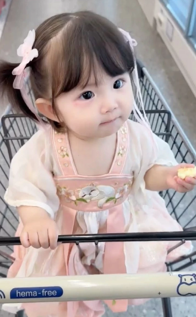 Beautiful daughter thumbnail