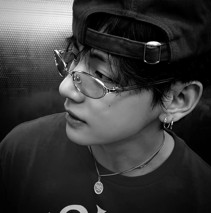 Kim Taehyung. thumbnail