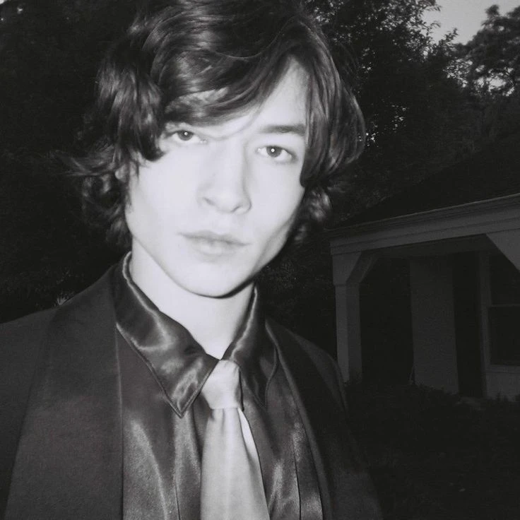 Ezra Miller thumbnail
