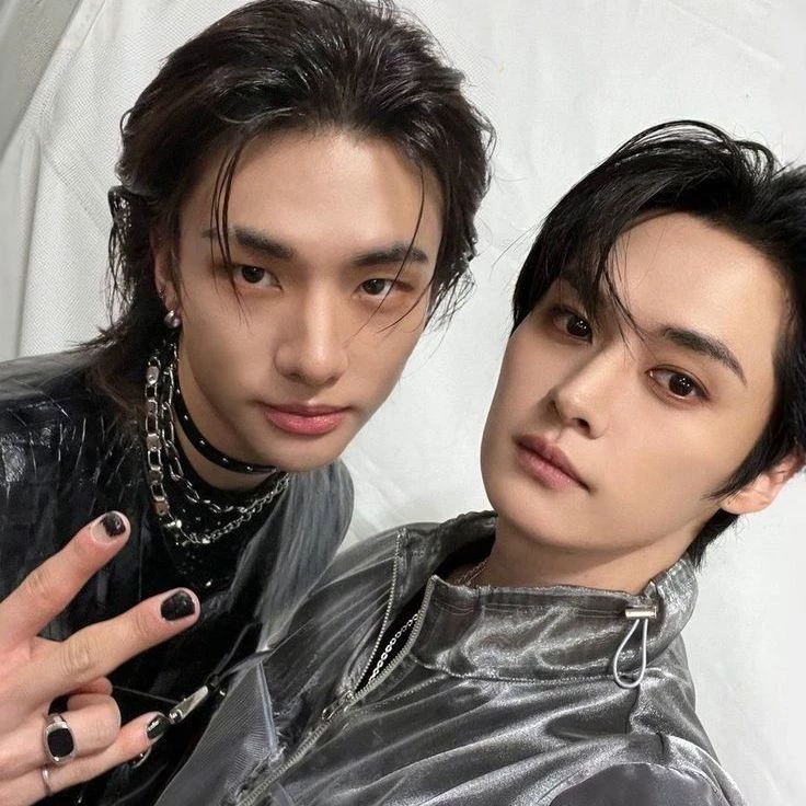 Hyunjin eski sevgilin,minho zorban ve dusmanin thumbnail