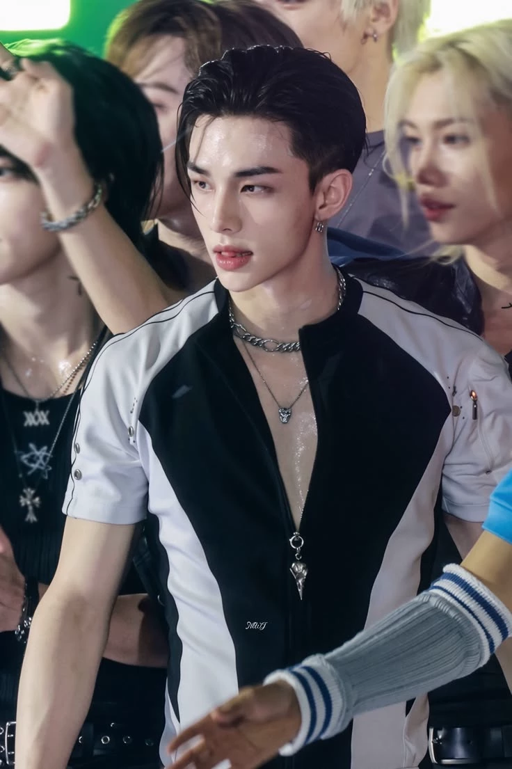 Hyunjin thumbnail