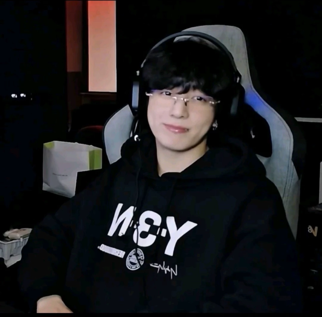 gamer boyfriend thumbnail
