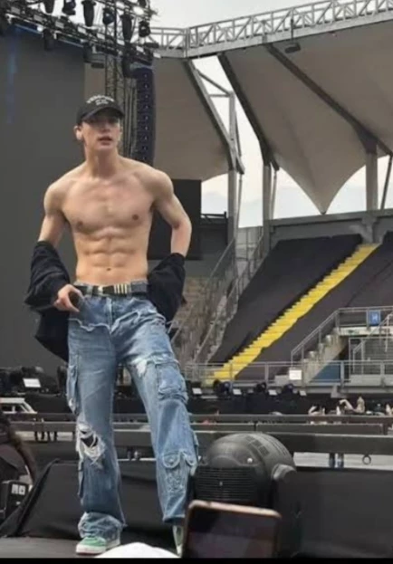 HYUNJIN thumbnail