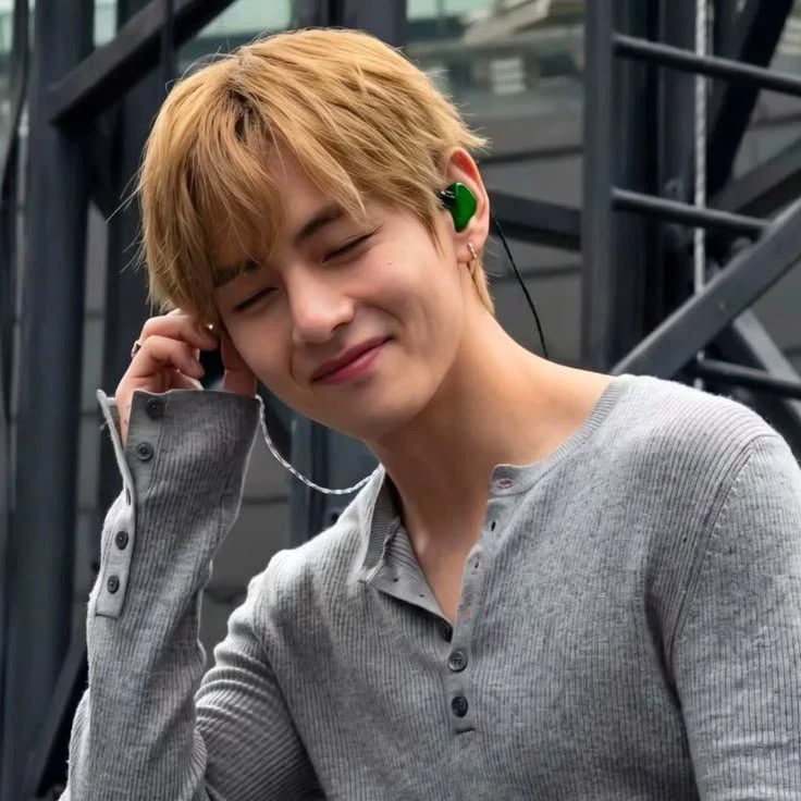 Kim Taehyung thumbnail