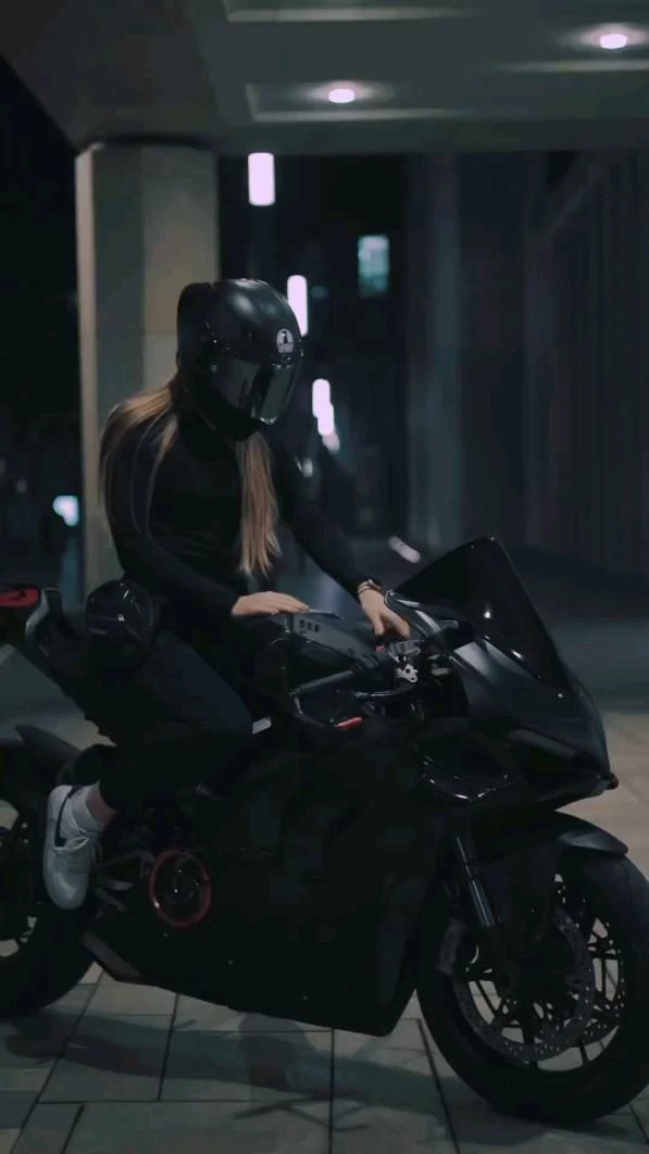 Nix \| Biker girl thumbnail