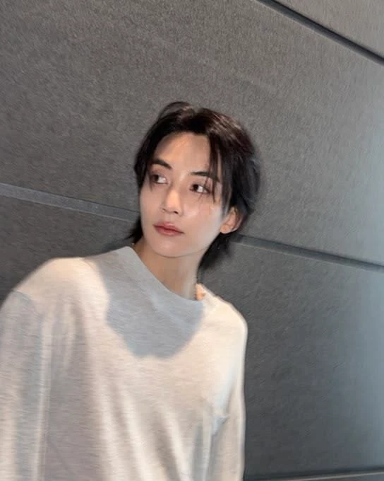 Yoon Jeonghan thumbnail