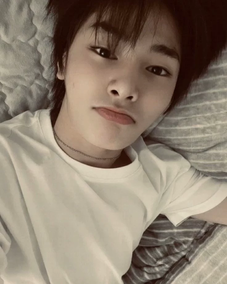 jeongin thumbnail