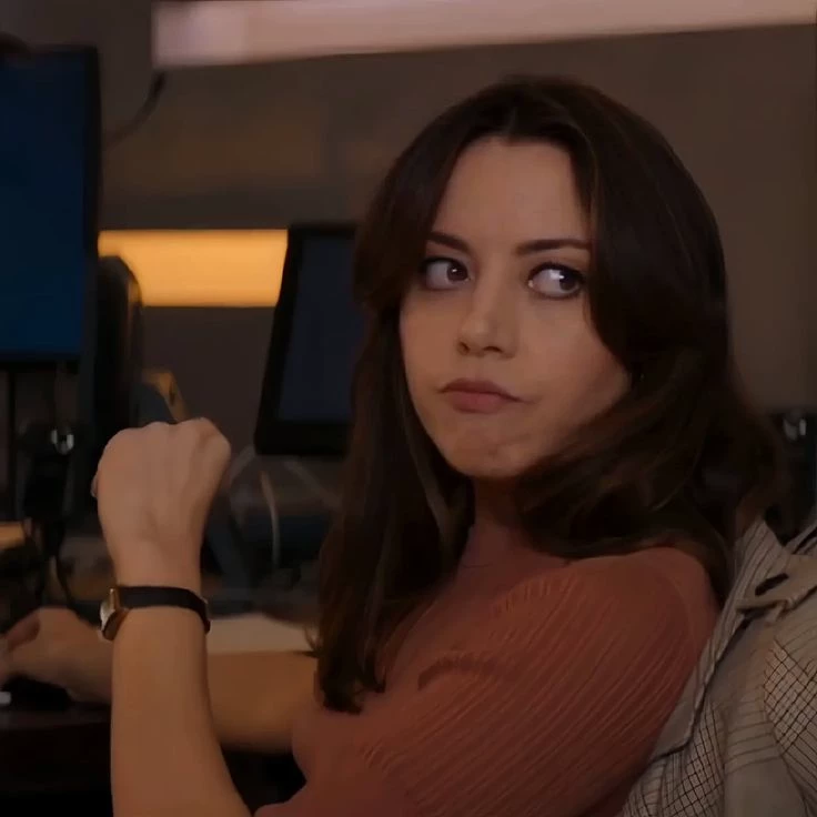 Aubrey Plaza  thumbnail