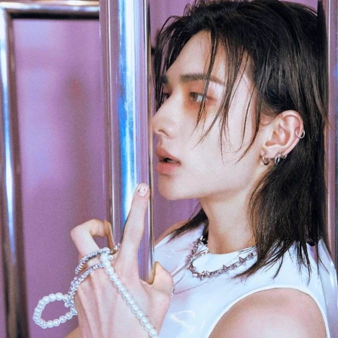Haung Hyunjin thumbnail