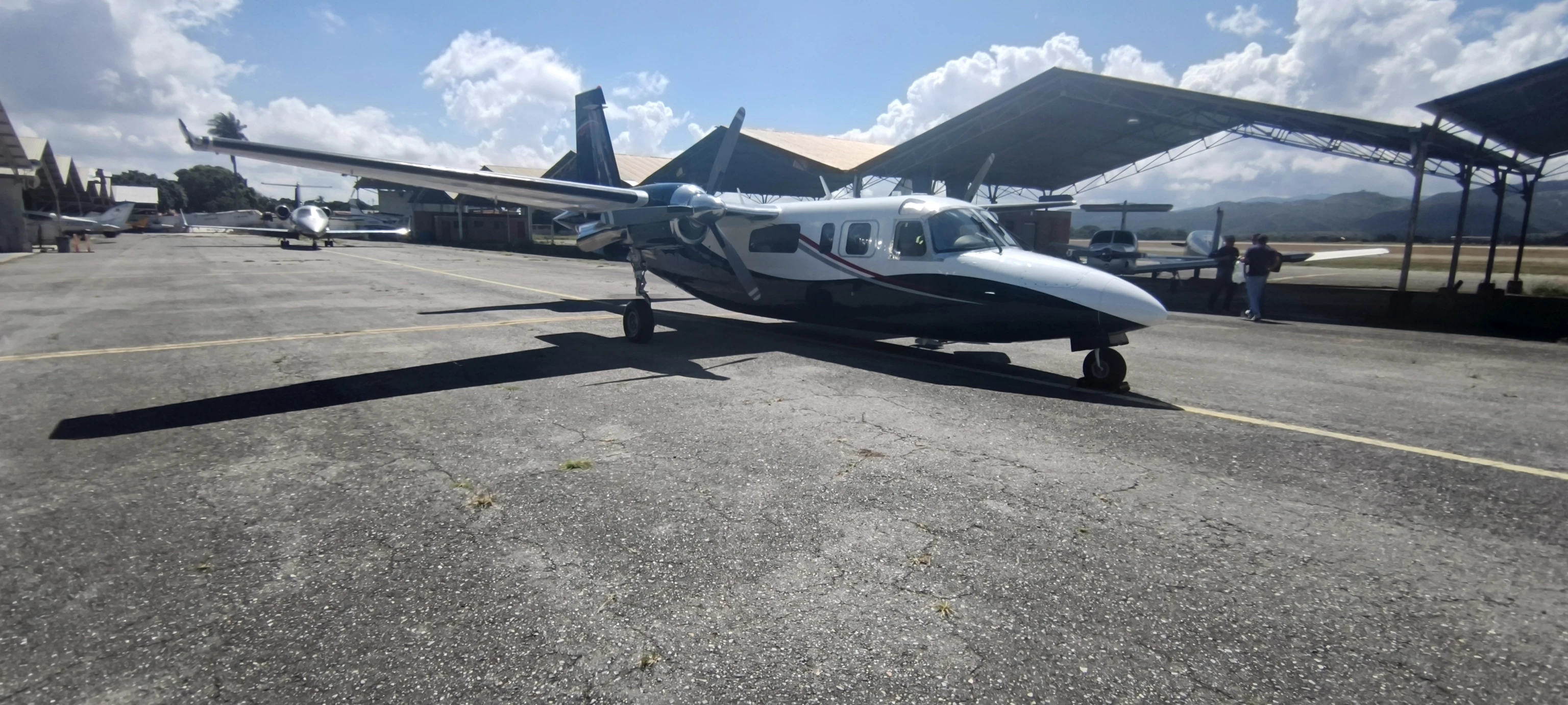 Turbo Commander 690B thumbnail