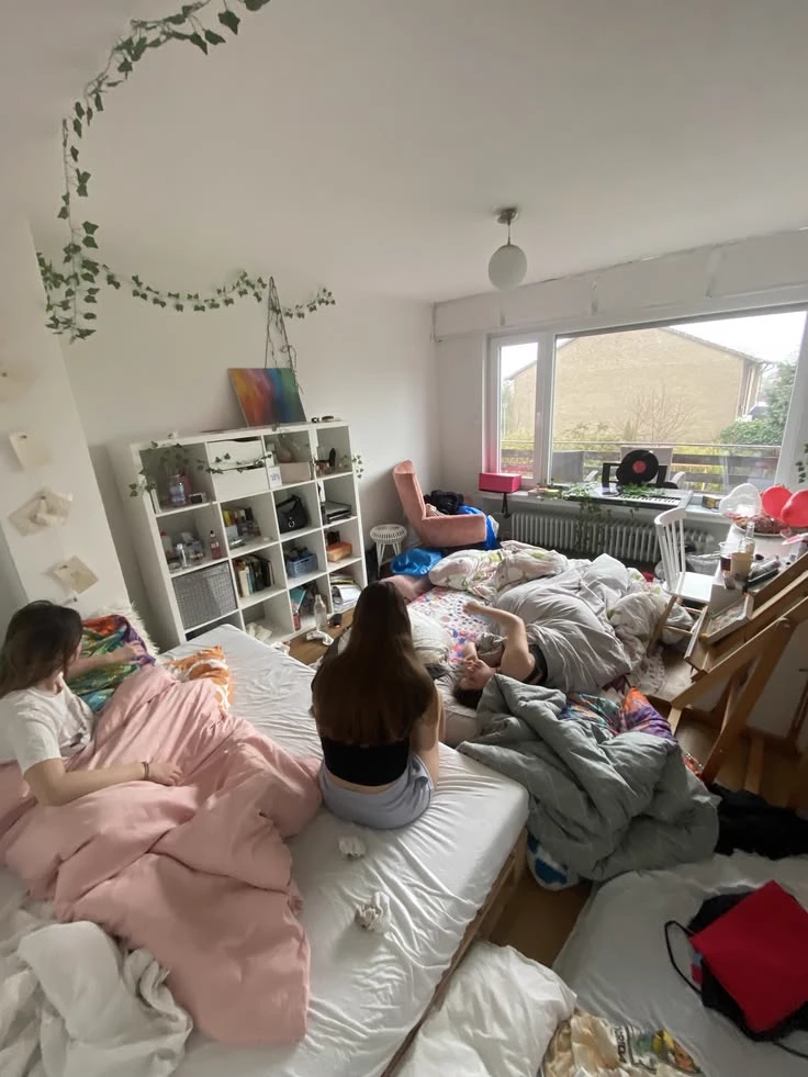 Girl SLEEPOVER!! thumbnail