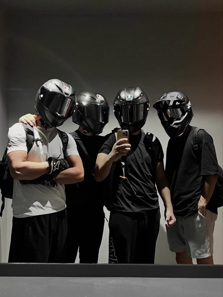 the group of bikers thumbnail