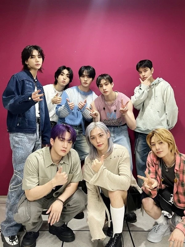 Straykids thumbnail