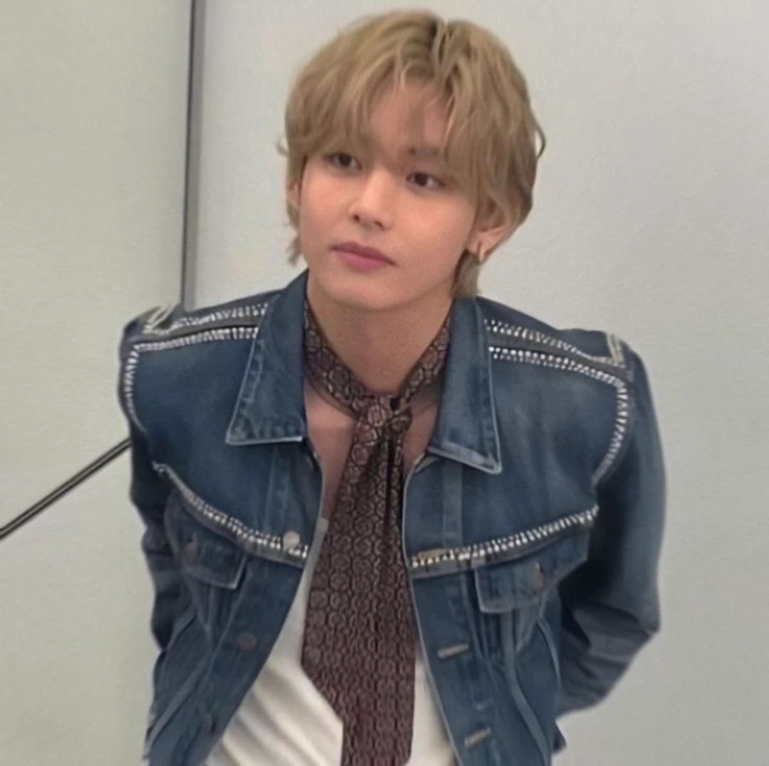 Kim Taehyung thumbnail