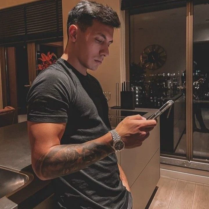Lisandro leaves his wife for a fan?! thumbnail