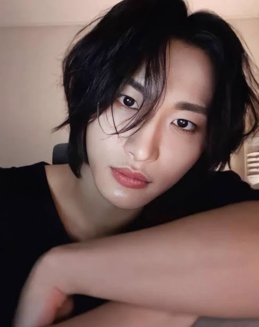 Park Seonghwa thumbnail