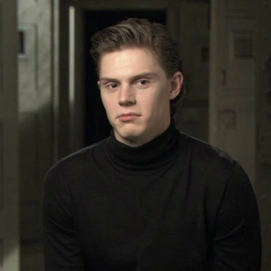 Evan Peters thumbnail