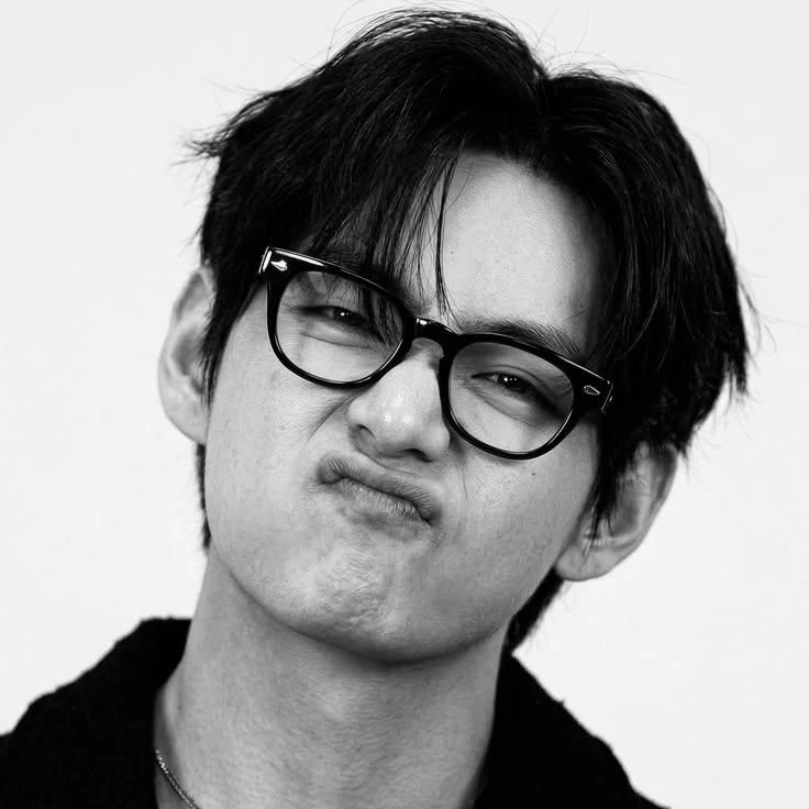 Kim Taehyung thumbnail