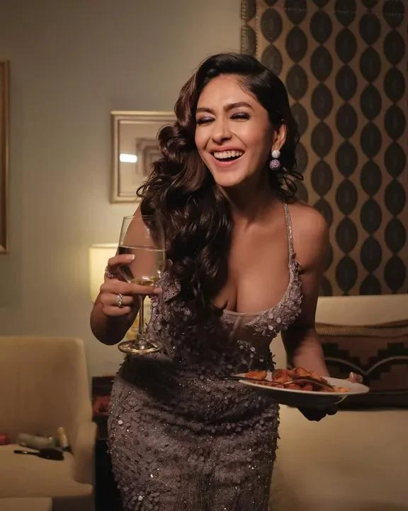 Mrunal-Friend's wife thumbnail