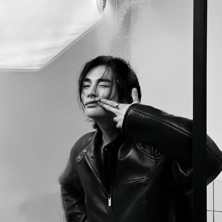 HWANG HYUNJIN 현진 thumbnail