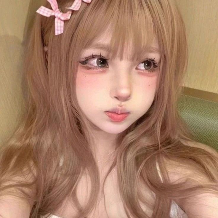Emily (Emi) thumbnail
