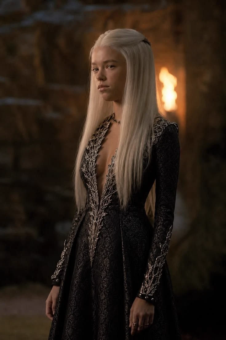 Rhaenyra Targaryen 💜🤍 thumbnail