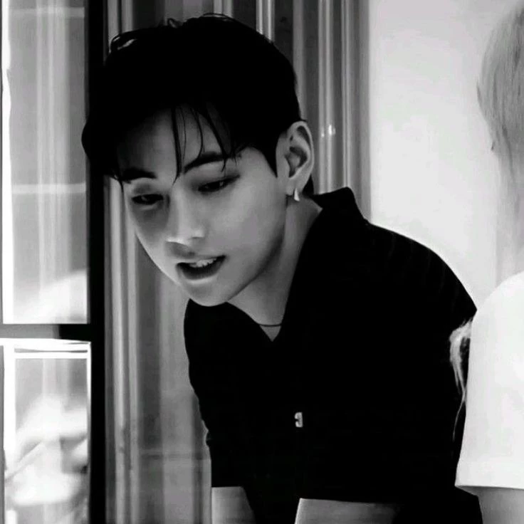 Kim Taehyung thumbnail