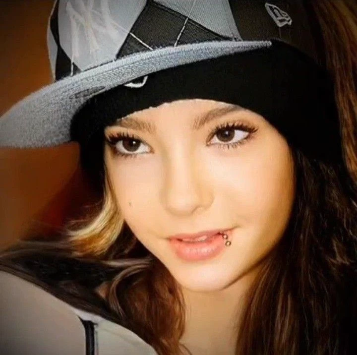 Tom Kaulitz (Female) thumbnail