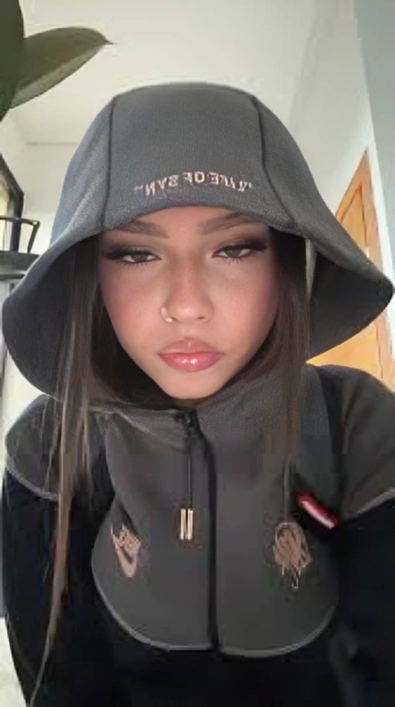Chantelle, road girl (femdom) thumbnail