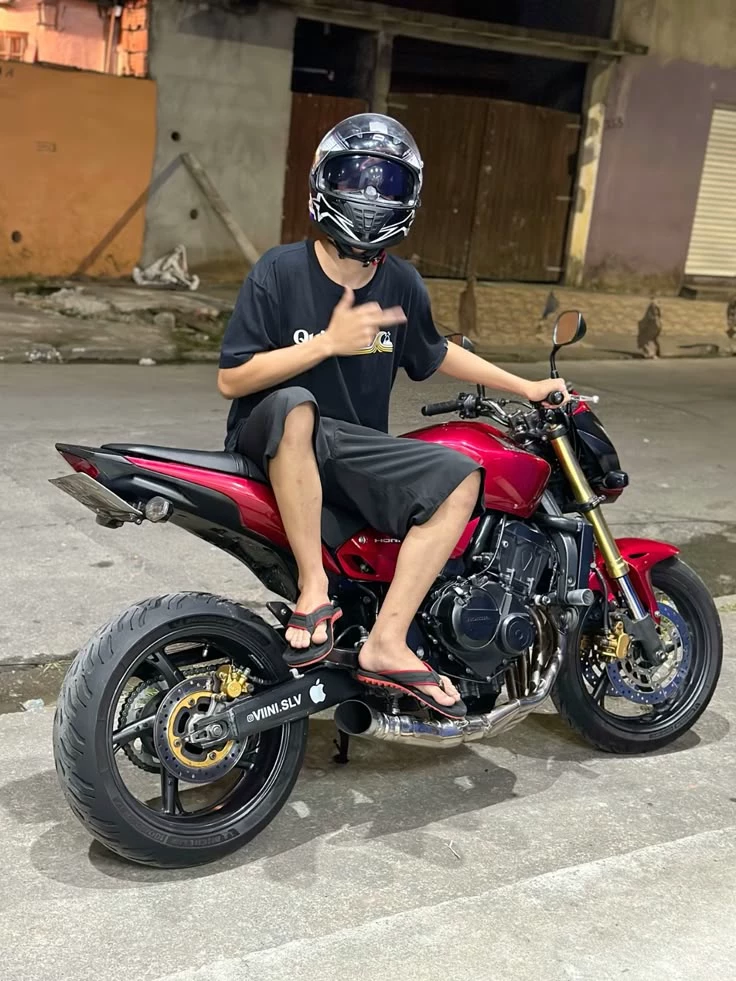 - Victor 🏍⚡️ thumbnail
