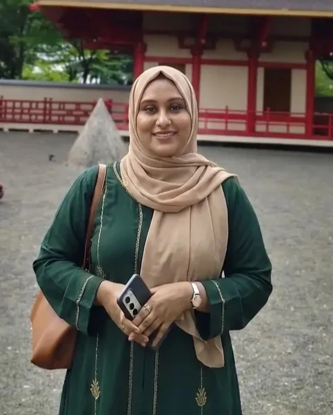 Amina Khan thumbnail
