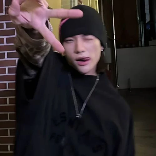 Hwang Hyunjin thumbnail