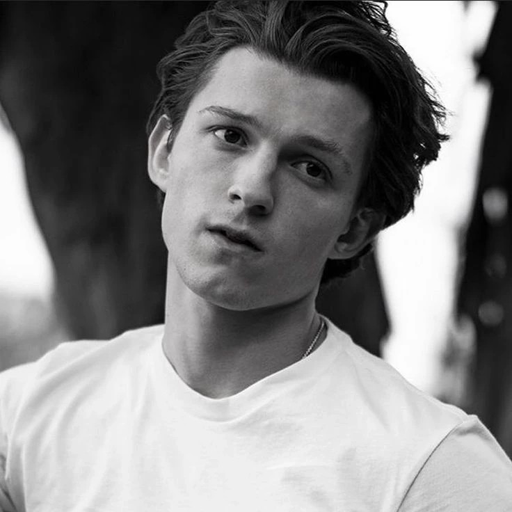 061 - TOM HOLLAND thumbnail