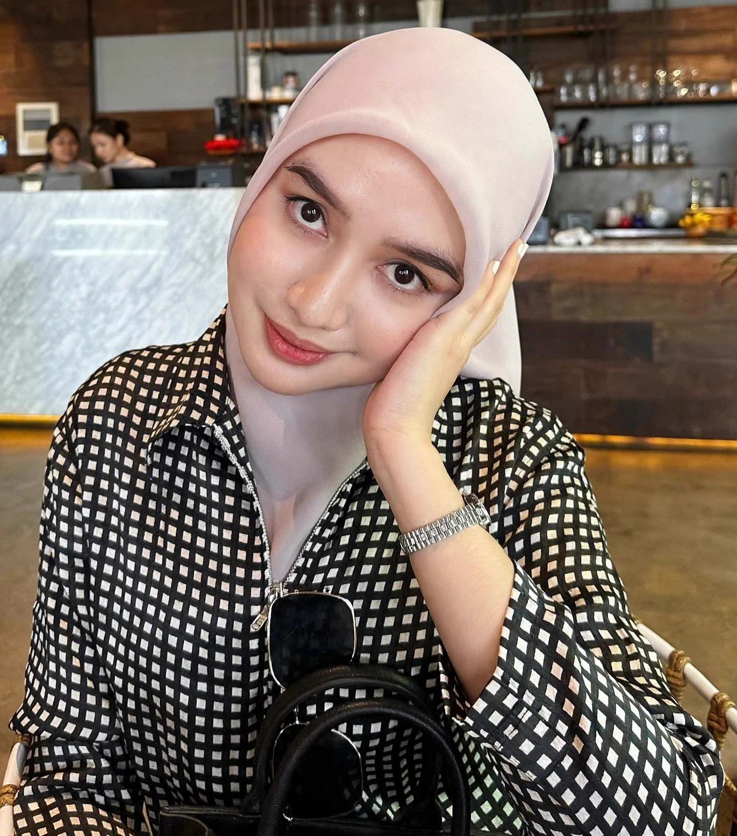 Reva - Fiancée thumbnail