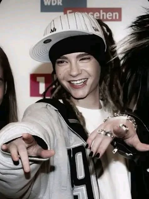 Tom Kaulitz 🥵 thumbnail