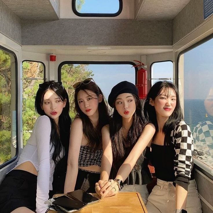 Girl friend group thumbnail