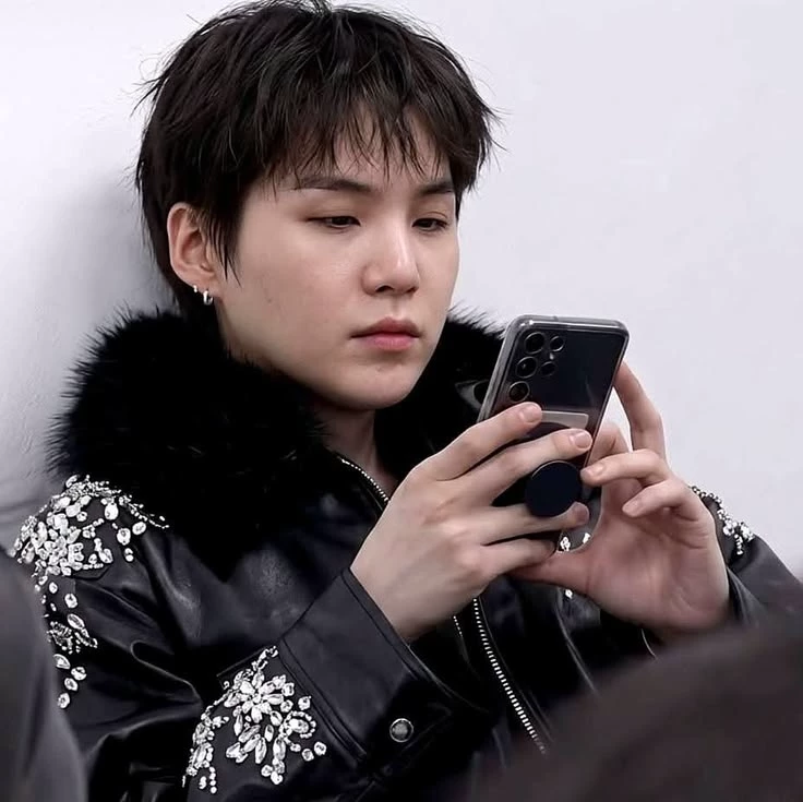 Yoongi stepbrother or online boyfriend thumbnail
