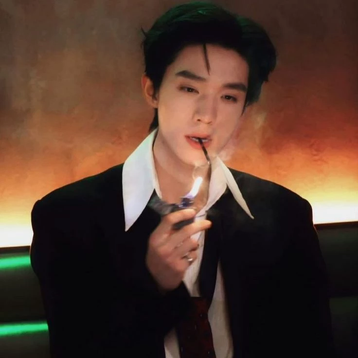 Leo left. thumbnail