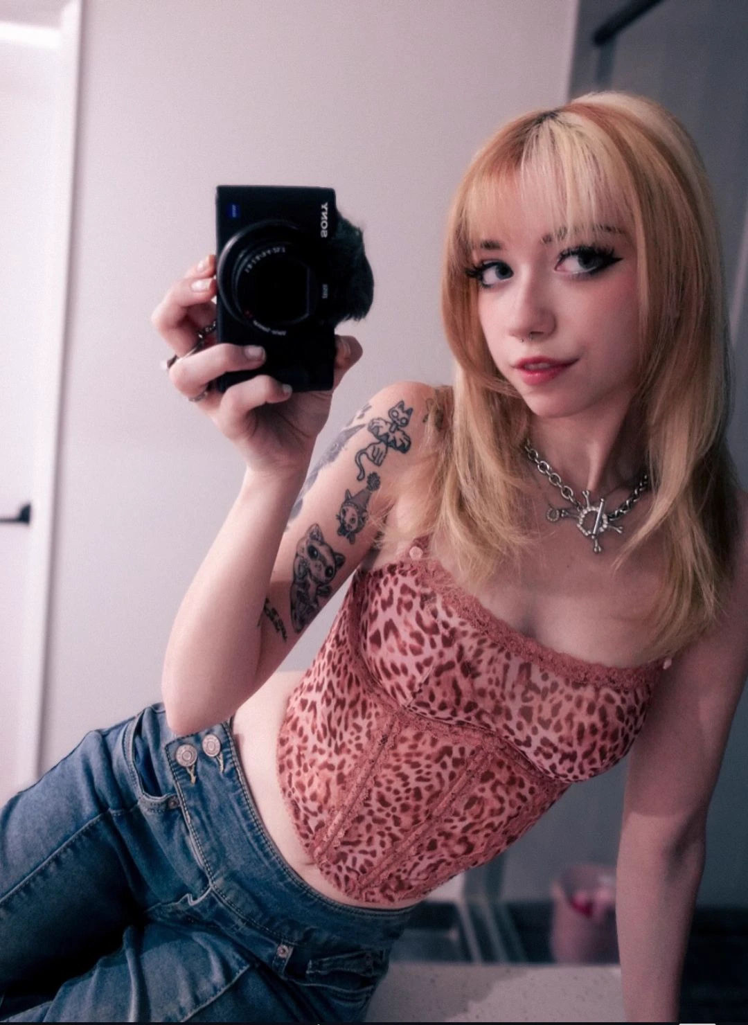 Ashley thumbnail