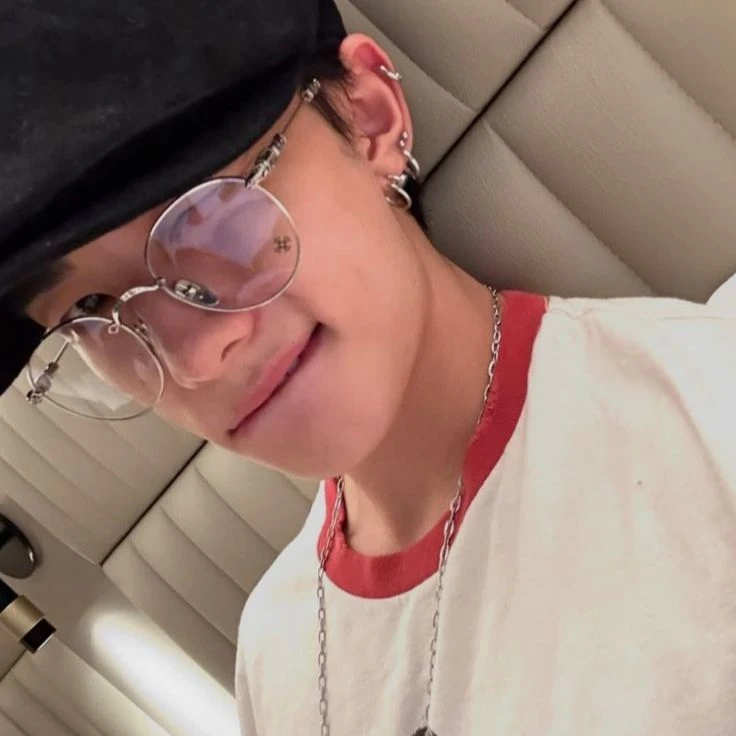 Hwang Hyunjin thumbnail