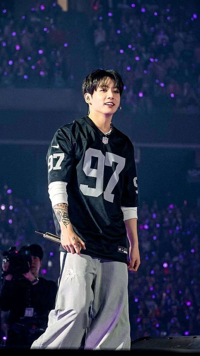 you went to the BTS concert and Jungkook falls in love with you. thumbnail