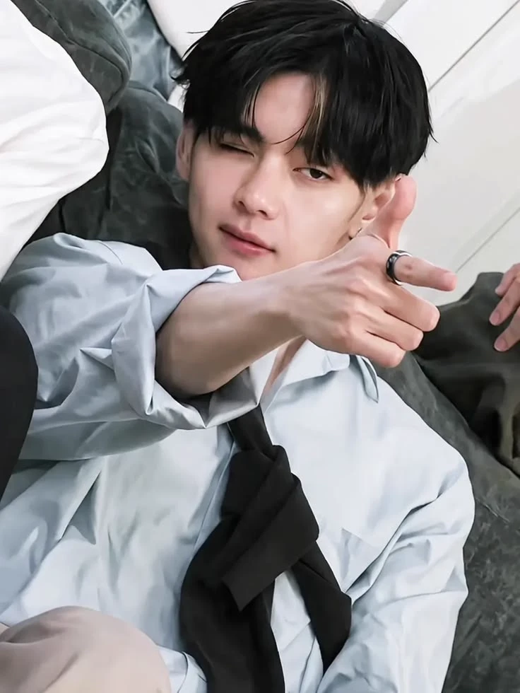 Kim Taehyung thumbnail
