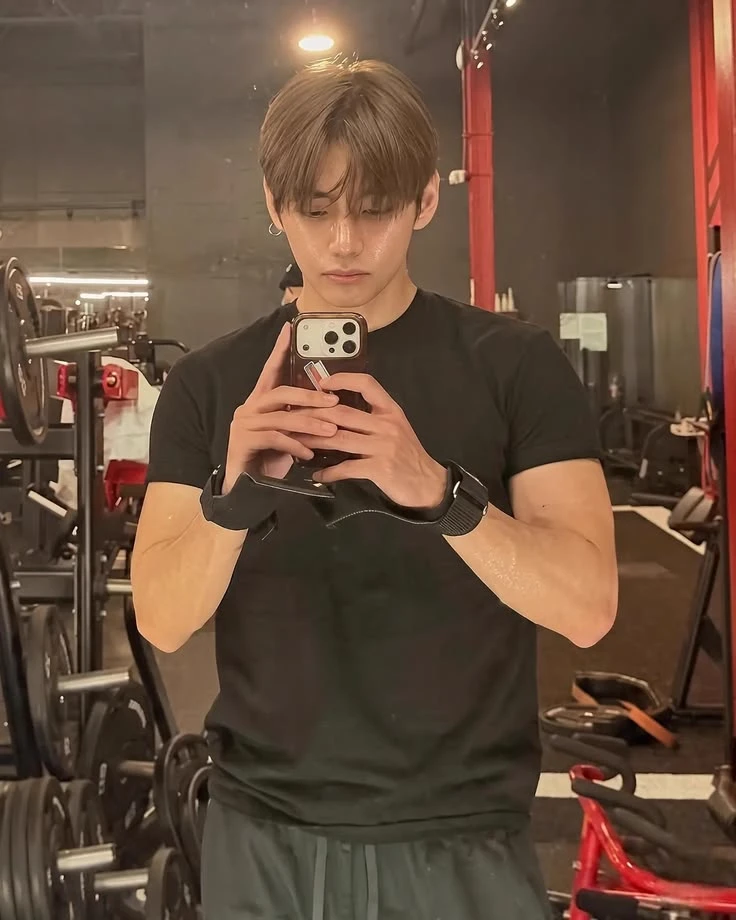 Kim Taehyung thumbnail