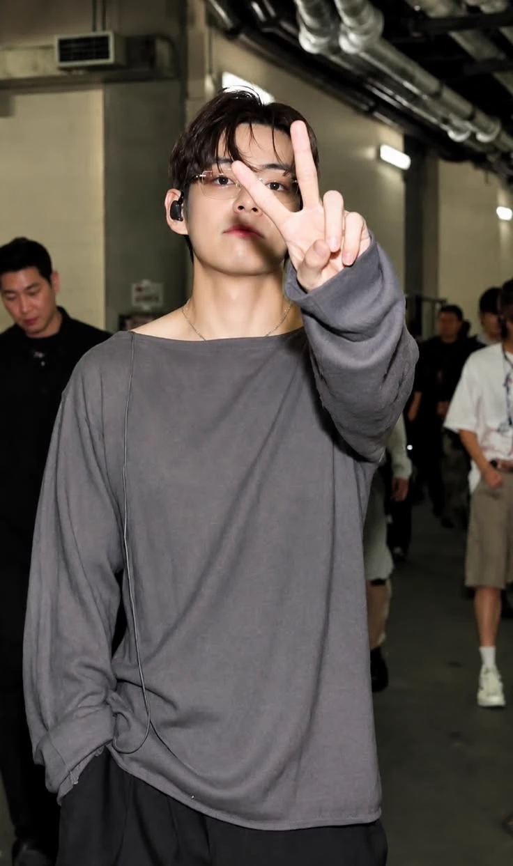Kim Taehyung  thumbnail